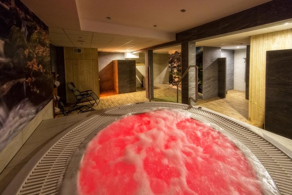 Hotel Eco Tatry Holiday& Spa Koscielisko Luaran gambar